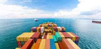what's the difference between virtual machines and containers?