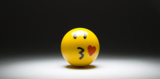 Flirty pouty kiss emoji emoticon